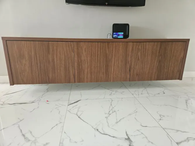Rack para TV suspenso em mdf