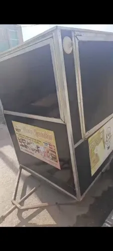 Vende-se um trailer espaçoso grande quem tiver interessado entrar em contato *