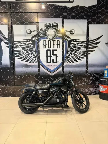 HARLEY DAVIDSON IRON 883