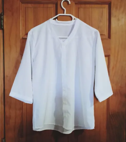 Camisa Branca Gola V Manga 3/4