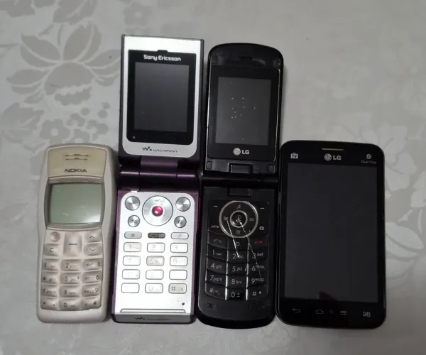 Telefones celulares antigos