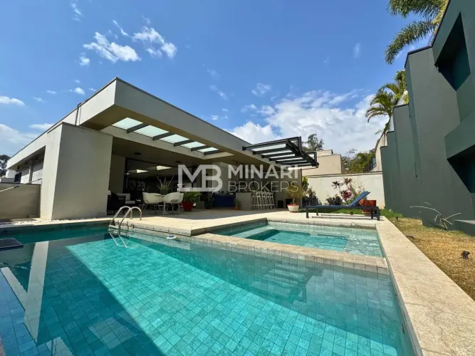 Casa à Venda no Condomínio Villa Solaia  Alphaville | Arquitetura Única, 3 Suítes, 2 Escri