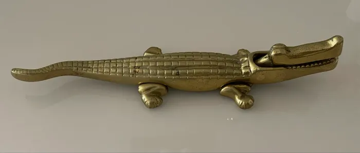 Antigo Quebra Nozes Tipo Jacaré Articulado Bronze Maciço Retrô