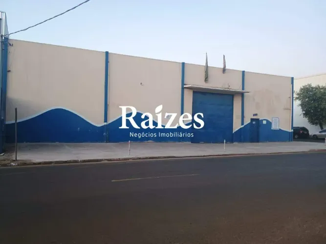 Galpão Comercial de 832m² para Alugar no Bairro Industrial e em Excelente Localização