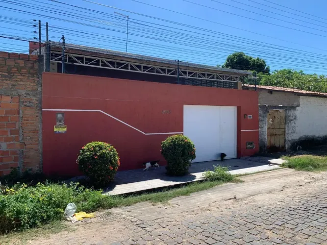 Casa no loteamento Mocambinho próx ao Lagoas do Norte com 4 quartos sendo 1 suíte