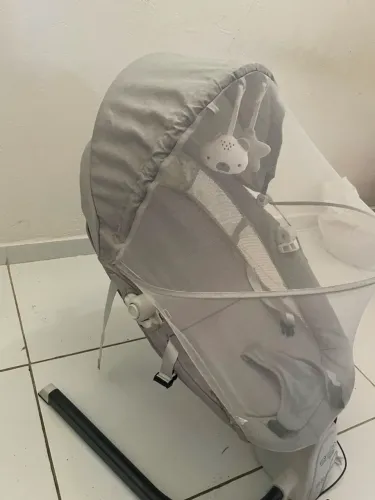 Cadeirinha de bebê elétrica