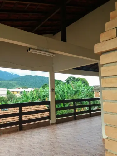 Casa para venda tem 165 metros quadrados com 5 quartos