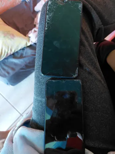 2 carcaças de celulares