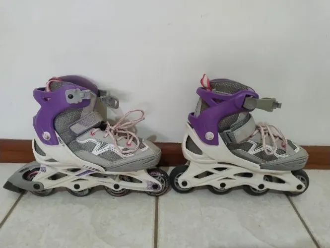 Patins inline Oxelo e capacete