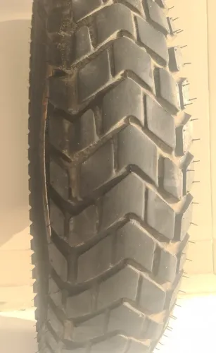 pneu 17 70 110 pirelli XRE 190 ou Bros