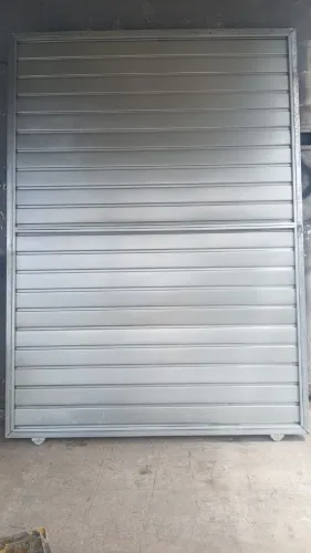 Porta 1.60m L/ 2.25 A/ todo fechado 100% galvanizado já vai com trilho guia e fechadura