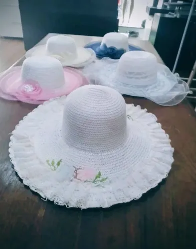Chapéus Femininos - Estilosos e em Ótimo Estado