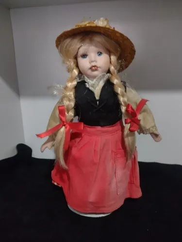 Boneca de porcelana Antiga