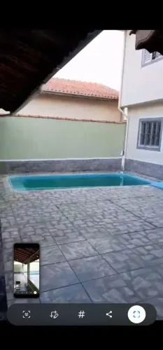 Aluga-se excelente casa com piscina, área gourmet e uma segunda casa nos fundos!t