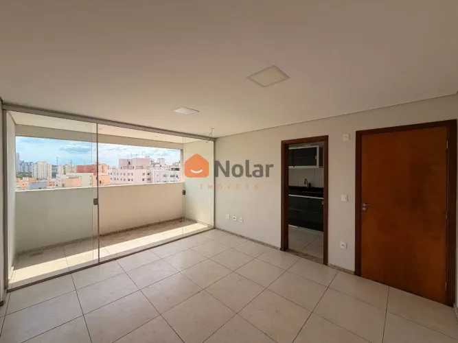 Apartamento para locação de 02 quartos sendo 01 suíte com varanda, elevador e 02 vagas de