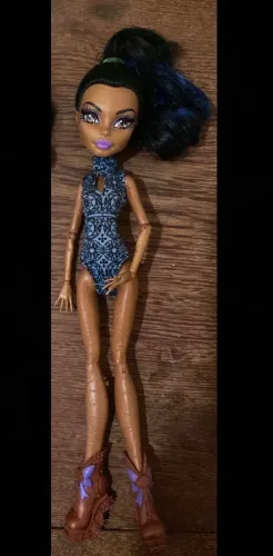 Boneca monster high Robecca