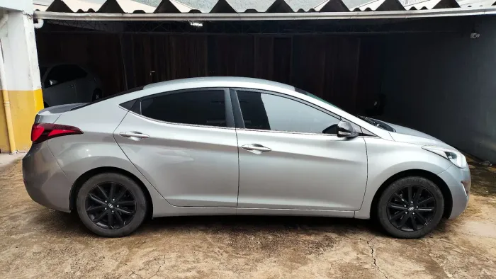 Hyundai Elantra GLS 2.0 16V Flex Aut. 2015