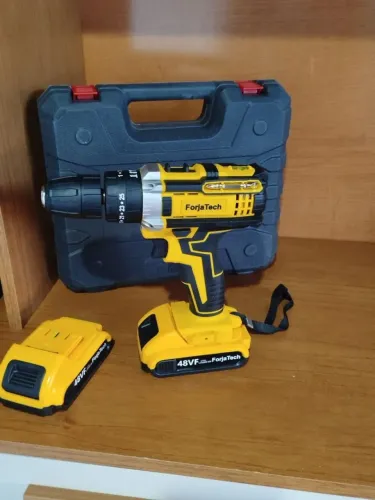 Maleta de parafusadeira com ferramentas 