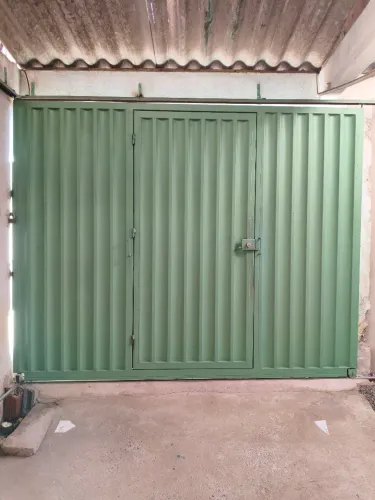 PPortão Articulado de Correr em L (Verde) com Porta Social.