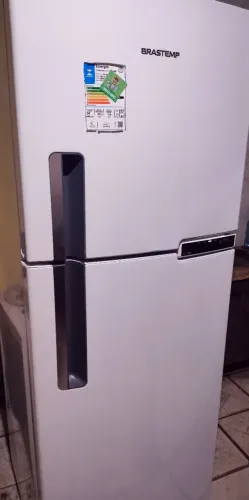 Vendo geladeira Brastemp 375 litros semi nova bem conservada nova