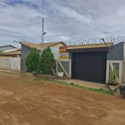 CASA TRÊS QUARTOS UM SUÍTE CHAPEU DE SOL GRUSSAÍ