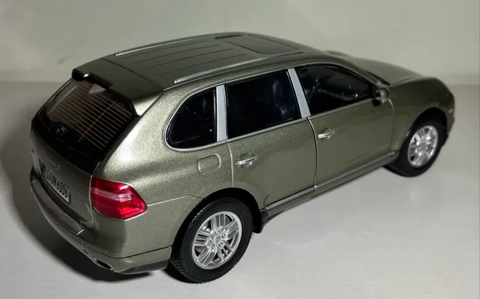 Miniatura 1:18