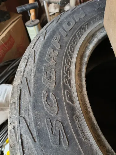 Pneu p/ Caminhonete.
