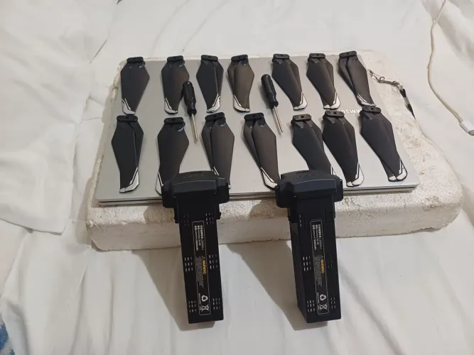 Baterias Drone Cine S800 e 14 pares de hélices  novas e semi novas