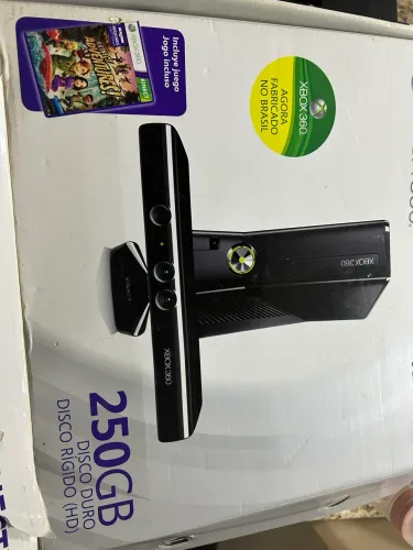 XBOX 360 com Kinect Semi-Novo