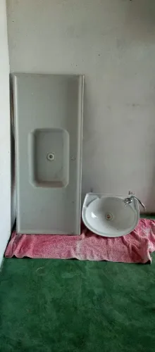 Vende se pia de cozinha e banheiro