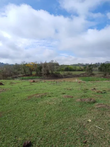 Sitio em porangaba ao lado da rodovia castelo branco 22.5 alqueires Com nascente Valor 3.3