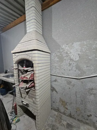 Churrasqueira premium pre moldada em ótimo estado a venda