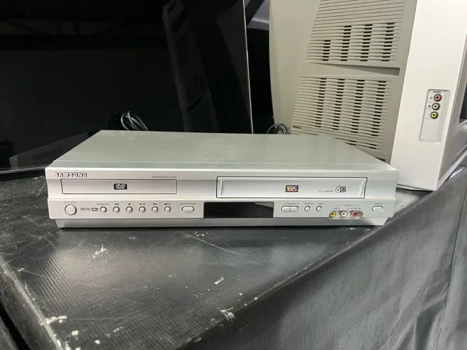 DVD e Videocassete Samsung DVD-V4600M