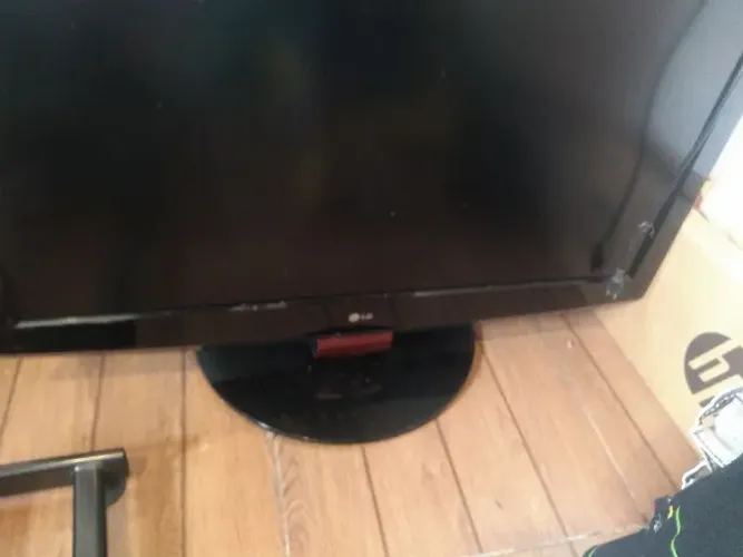 TV LG ANTIGA COM DEFEITO NA IMAGEM. PREÇO PRA DESOCUPAR MEU ESPAÇO
