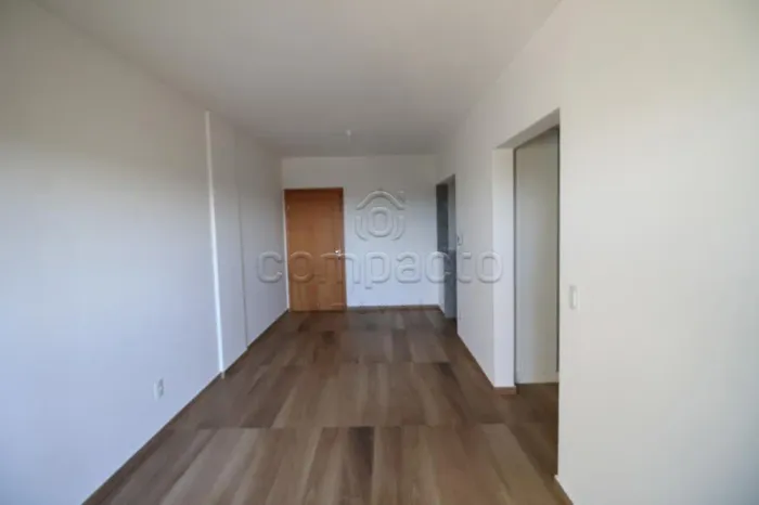 Apartamento Amplo de 1 Dormitório | Sacada | Condomínio com Academia