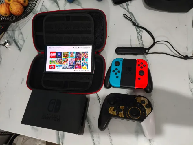 Nintendo Switch OLED Desbloqueado + 2 Controles e Case