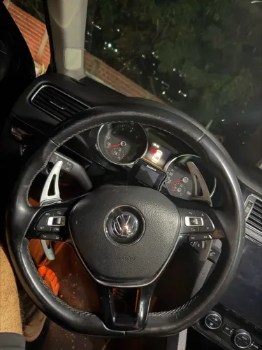 Vendo volante Jetta 2017 original com airbag e pedlle
