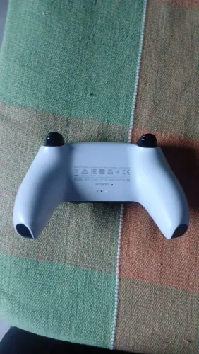 Vendo ps5 estado de novo 4 meses de uso,vai com FIFA 26, rainbow six e um fone