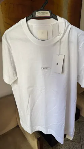 Camiseta Givenchy branca com certificado