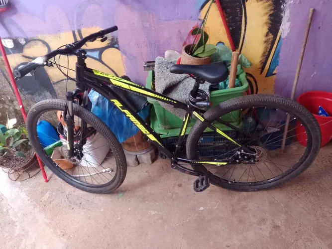 Bicicleta aro 29 alumínio freio a disco semi nova tem nota fiscal