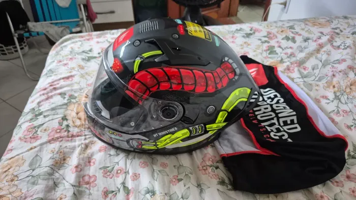 Capacete mt brakersv