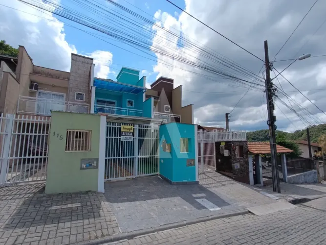 Casa semi mobiliada no Nova Brasilia com 02 suítes sendo 01 com sacada.