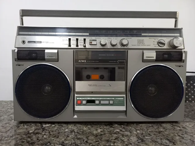 Rádio bombox AIWA antigo 