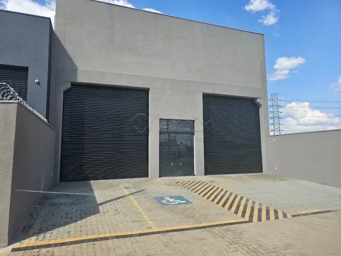 Salão comercial para alugar no bairro Parque Universitário em Americana/SP