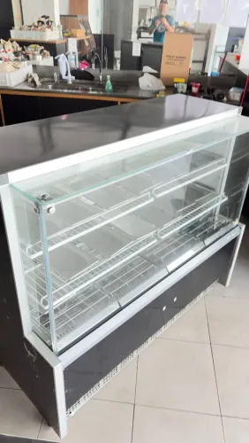 Vitrine estufa Gelopar modelo MEQA-140R
