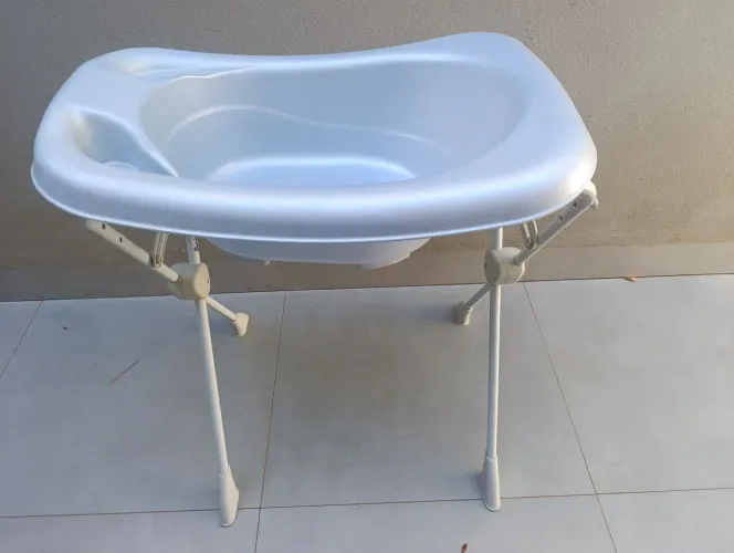 Vendo suporte e banheira