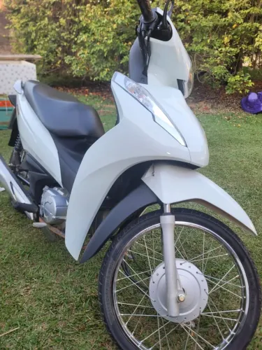 Moto biz nova bem conservada