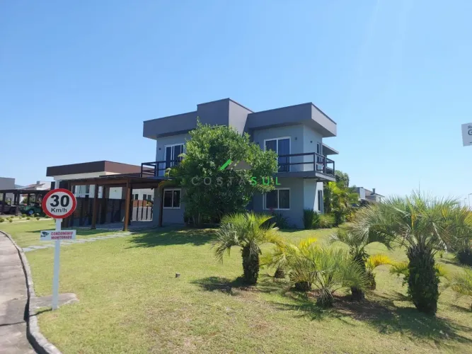 Casa de alto padrão no Condomínio Lagoa Azul  Araçatuba | Imbituba/SC