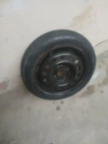 Vendo peneu com aro e tudo aro 15 (novo)