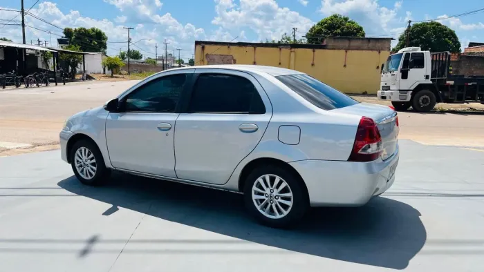 Toyota Etios XLS Sedan 1.5 Flex 16V 4P Mec. 2016